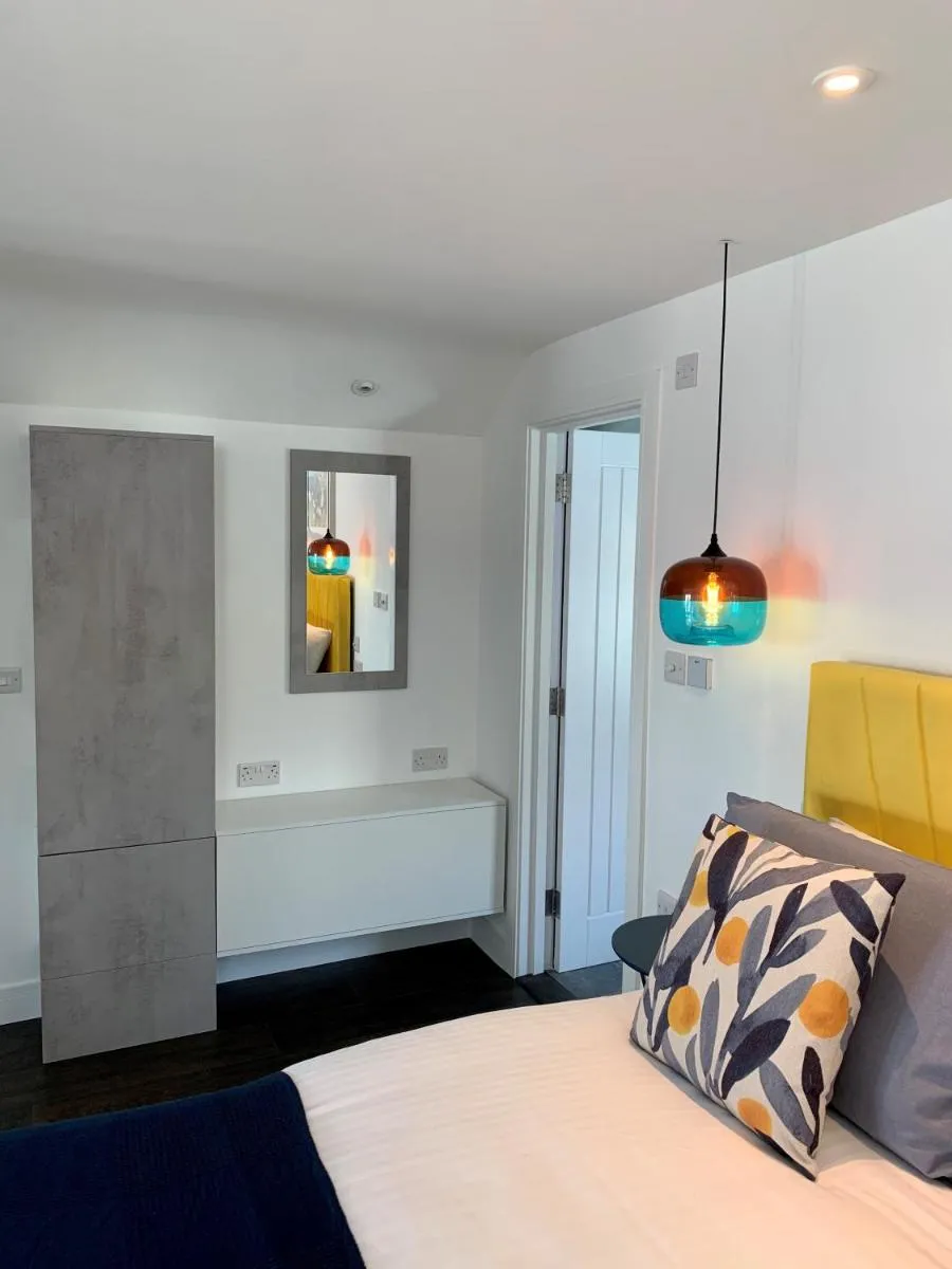 Image 3 of Modern studio apartment with stunning views!