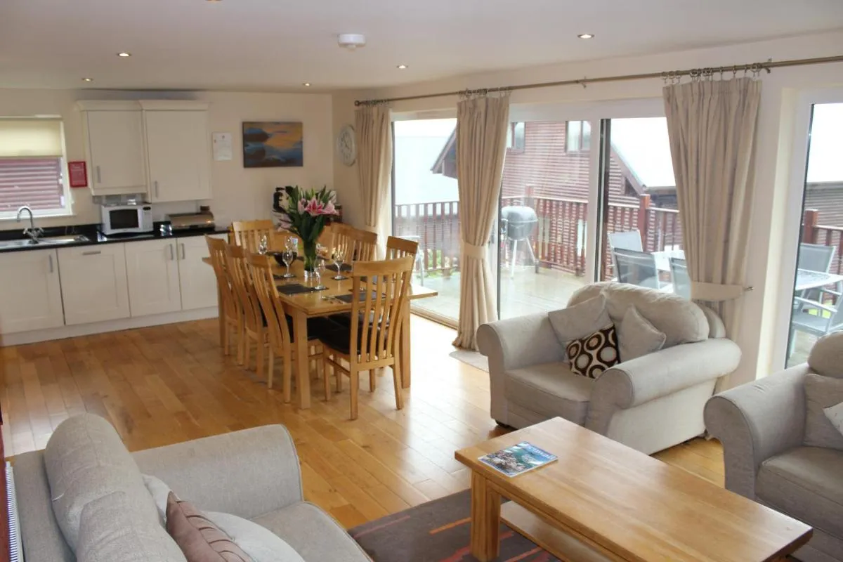 Image 4 of Peaceful relaxing home with leisure