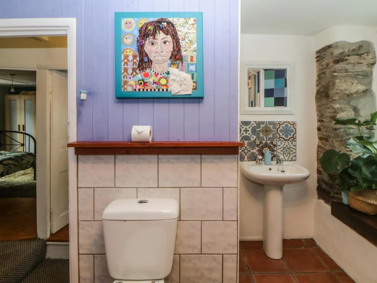 Image 2 of Pendragon Cottage