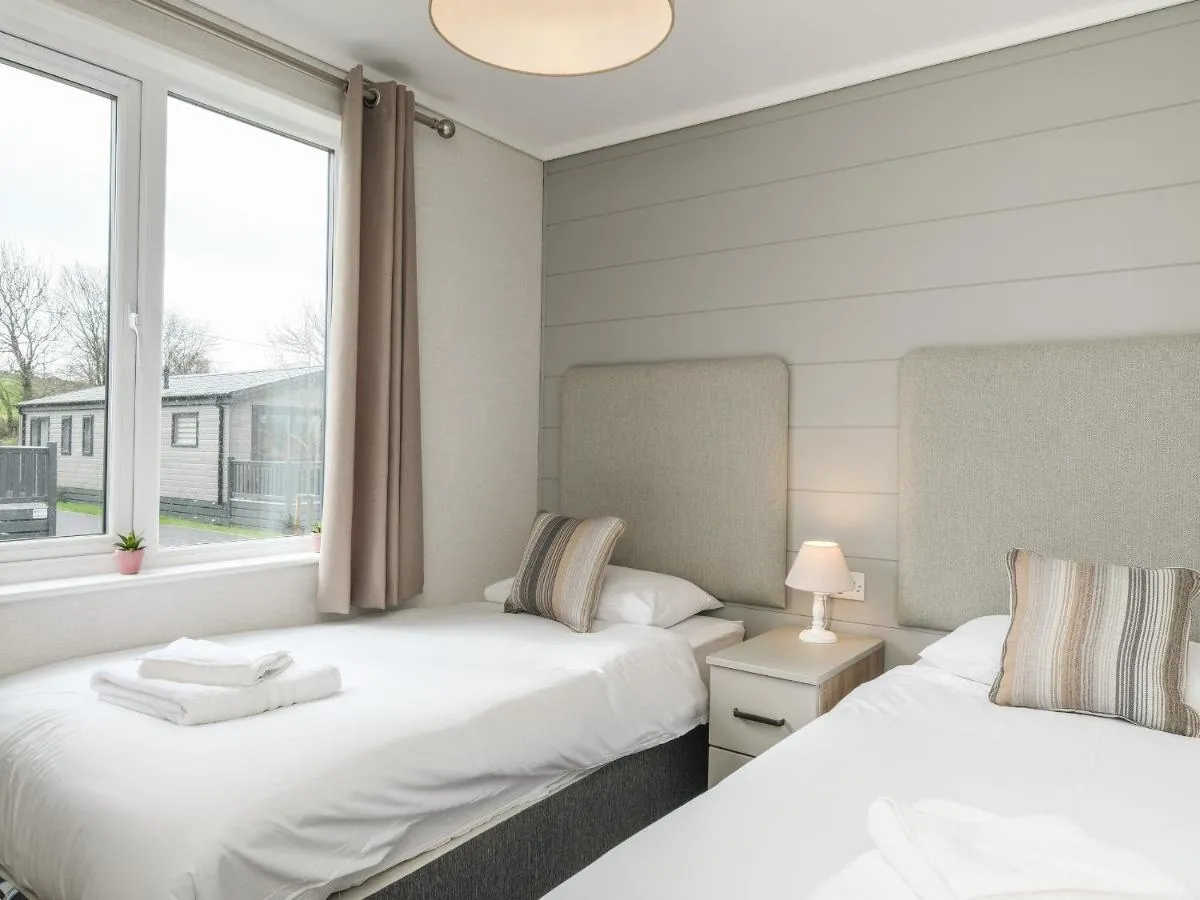 Image 1 of Penmarlam Lodge Retreat 5