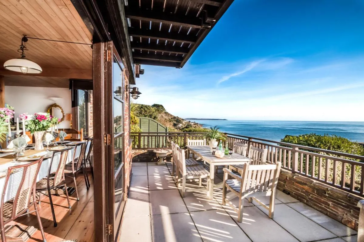 Image 2 of Seaside Fairy Tale Swiss Chalet〜The Best Sea Views