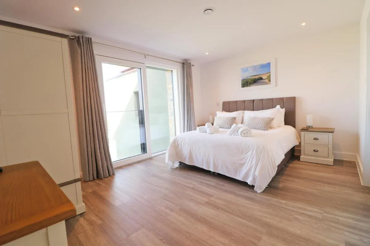 Image 1 of Sea view apartment, first floor