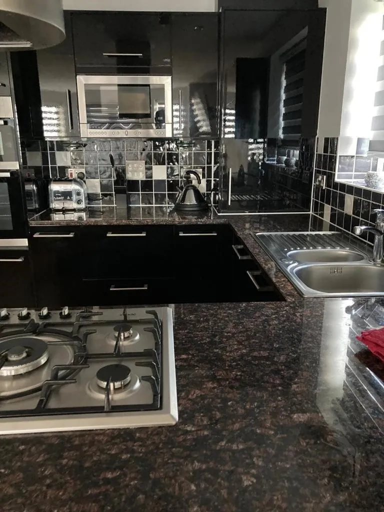 Image 5 of Shorthorn Apartment, 53a Sea Road