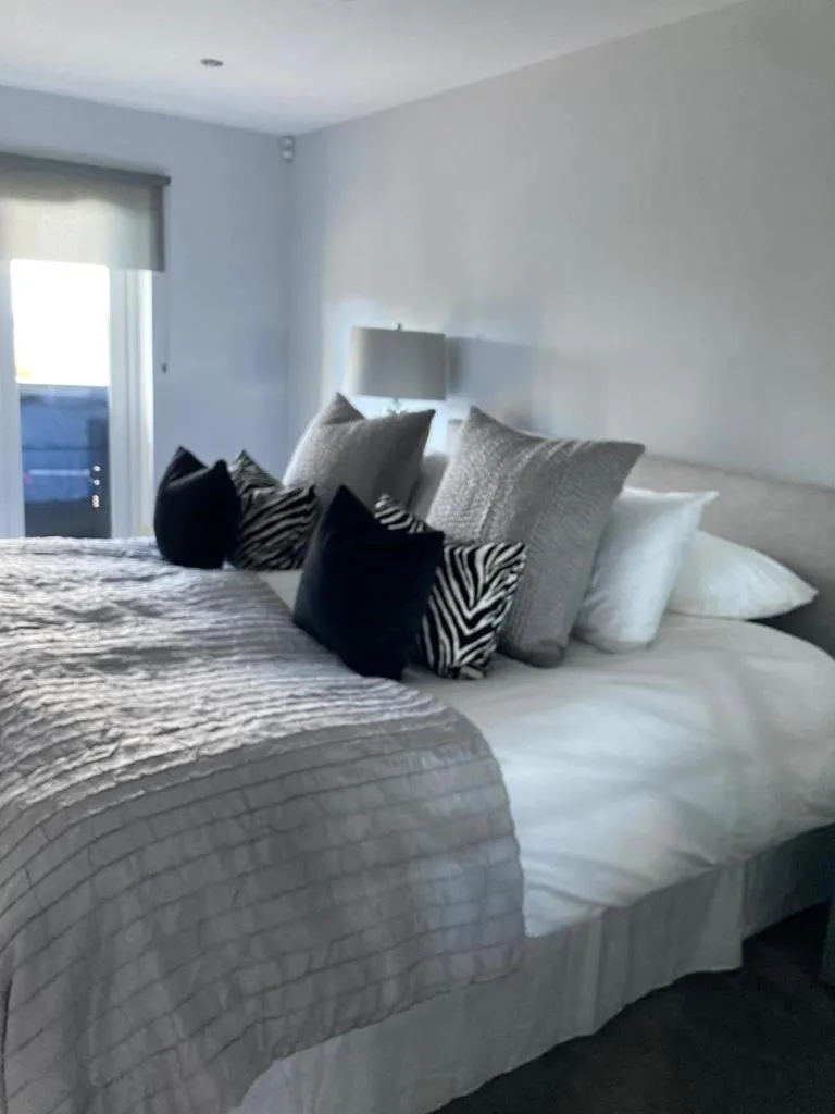 Image 6 of Shorthorn Apartment, 53a Sea Road