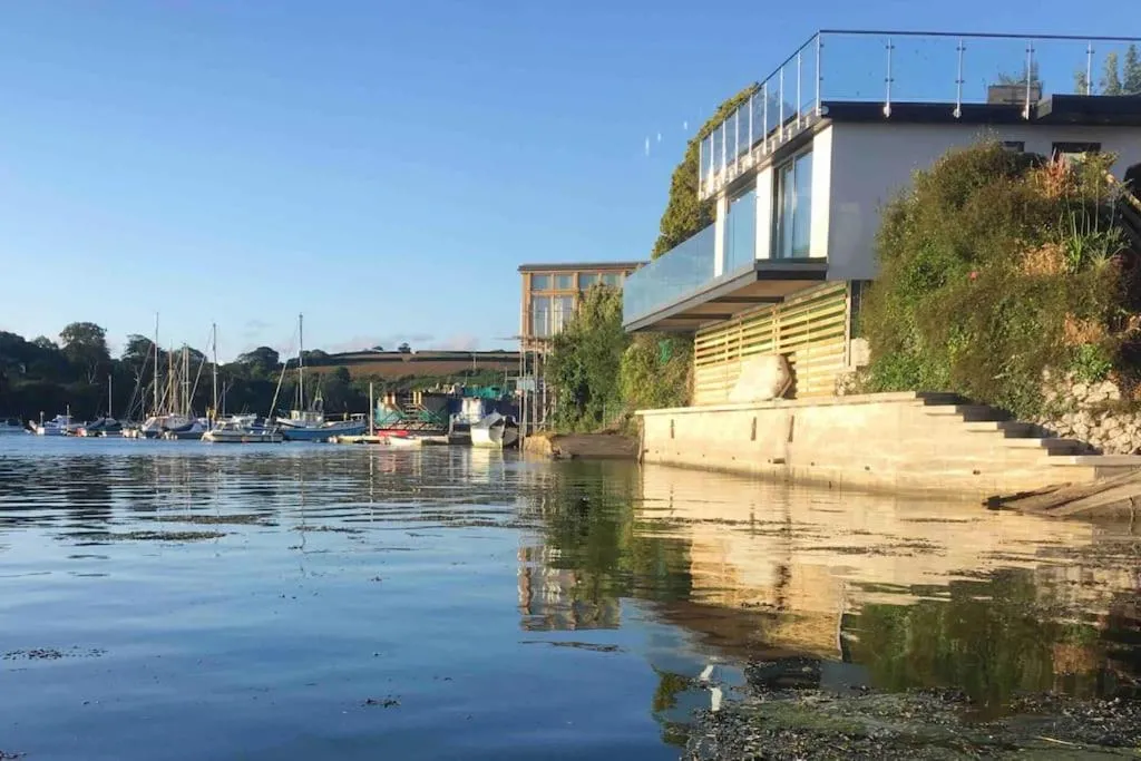Image of Solano a 2 bedroom waterside villa in Falmouth