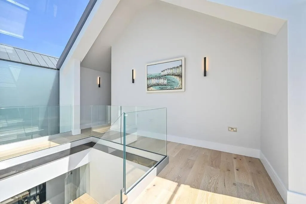 Image 5 of Spacious Boutique House Near Beach and Bars, with Parking