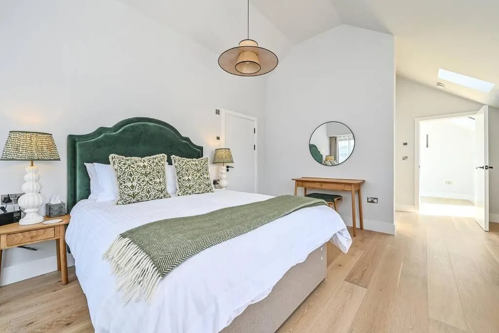 Image 2 of Spacious Boutique House Near Beach and Bars, with Parking