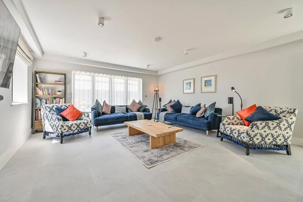 Image 3 of Spacious Boutique House Near Beach and Bars, with Parking