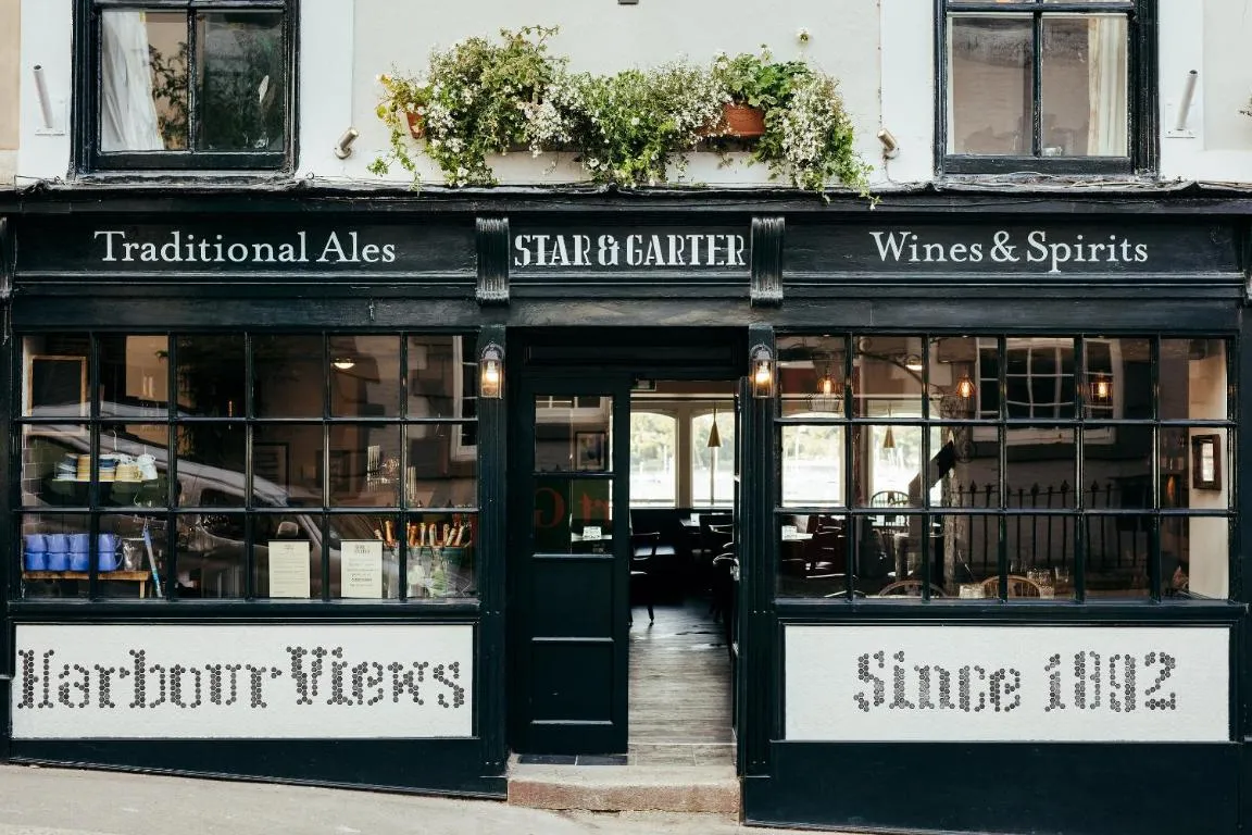 Image of Star & Garter