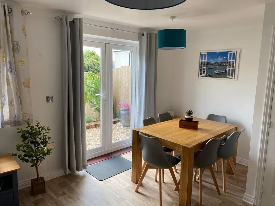 Image 3 of Stylish 3 bed home with allocated parking for 2