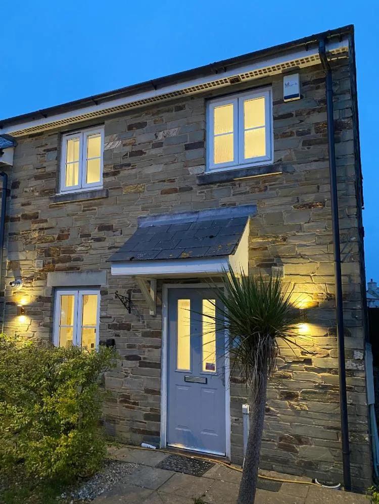 Image 4 of Stylish 3 bed home with allocated parking for 2