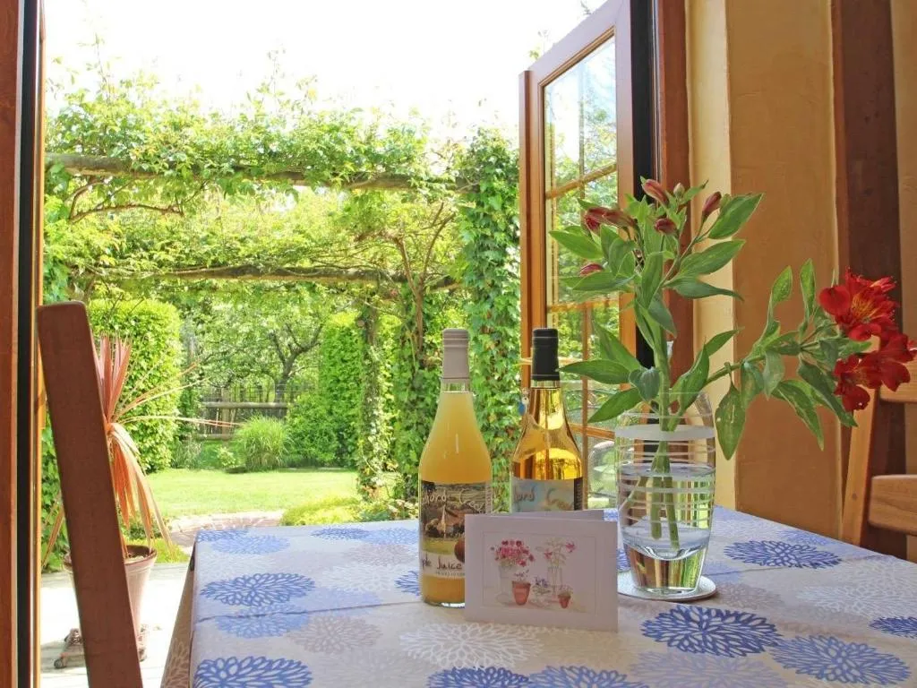 Image 3 of Summer House