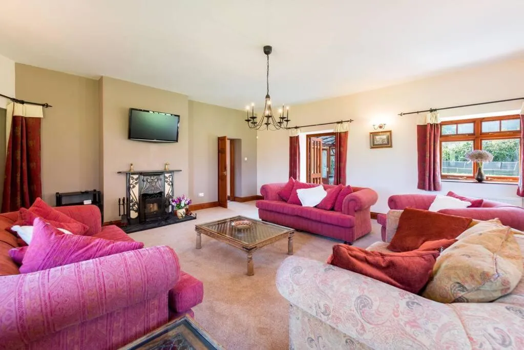Image 4 of Super Spacious Country house pet/party friendly.