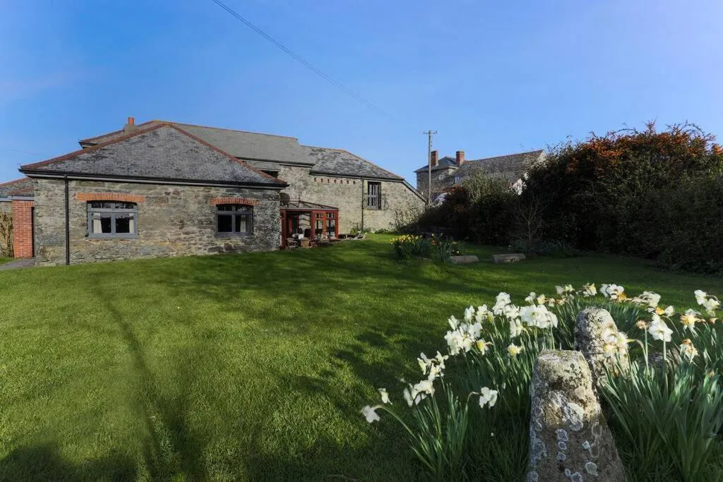 Image 5 of Super Spacious Country house pet/party friendly.