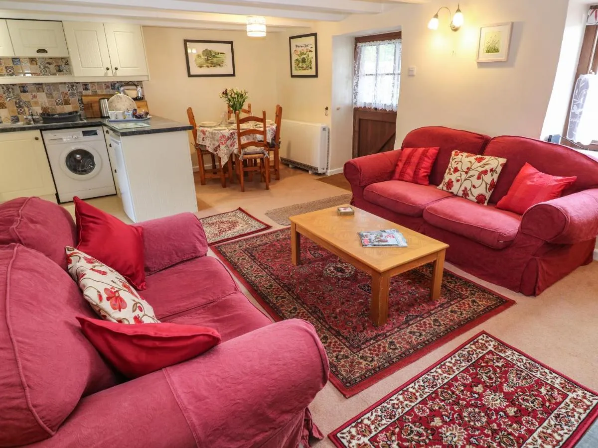 Image 3 of Swallow Cottage