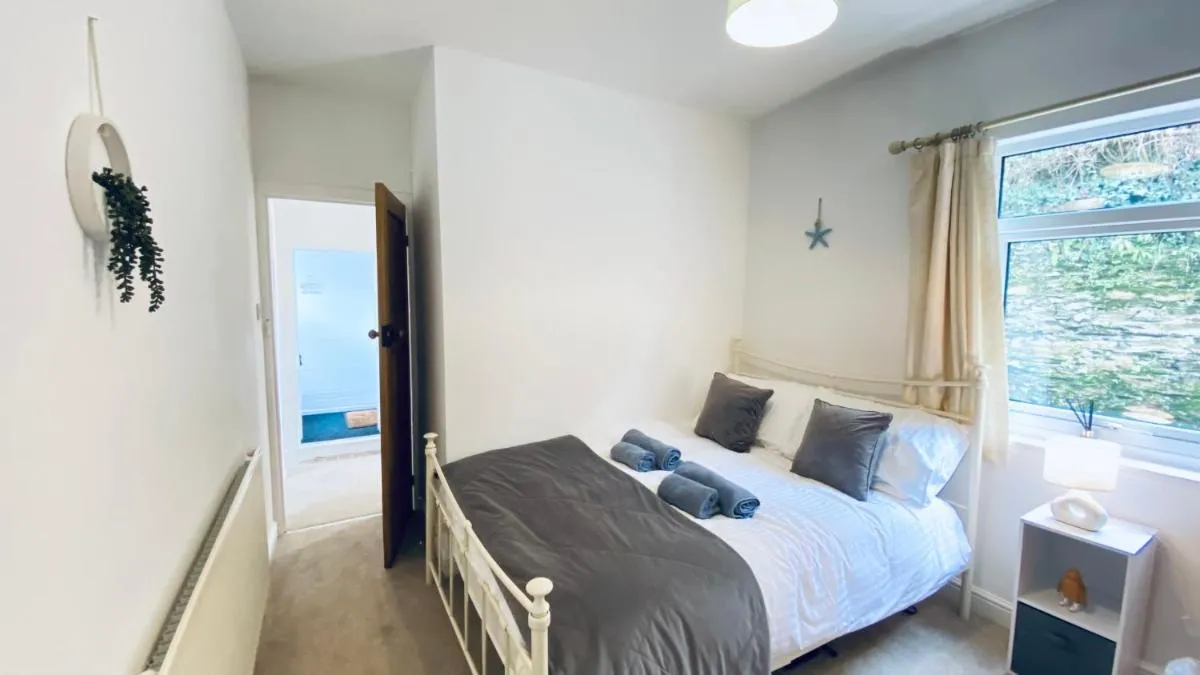Image 1 of The Hillocks, Looe – Two Bedroom House with Fabulous Views of Looe Town and Harbour