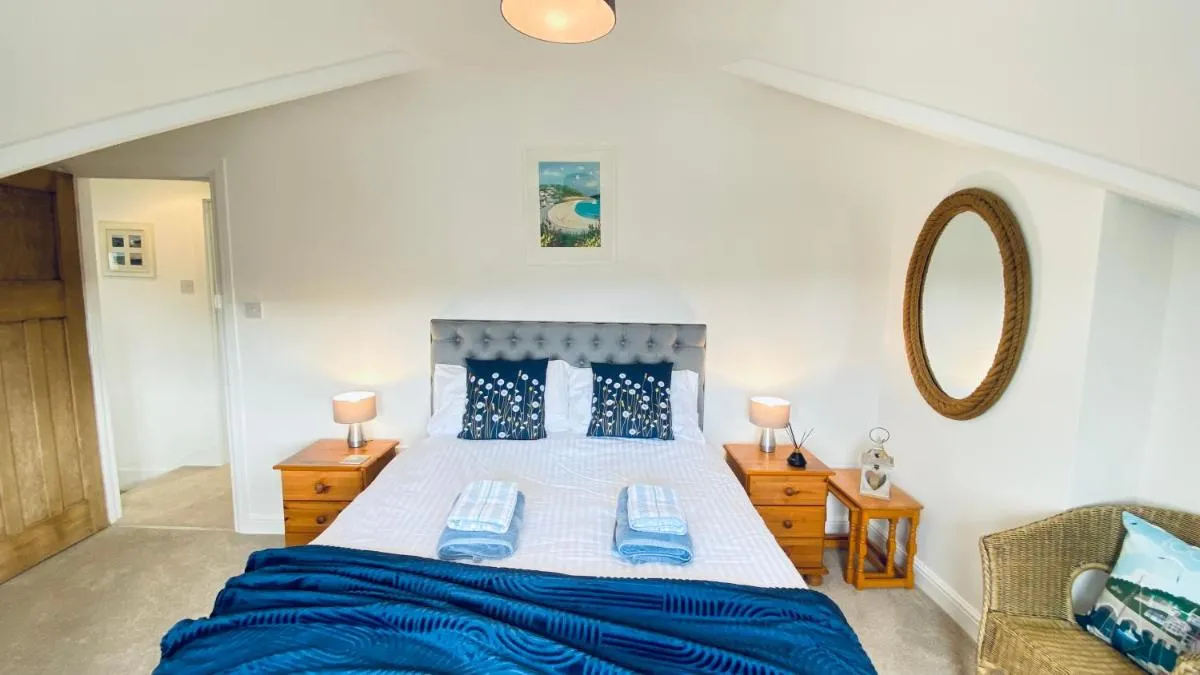 Image of The Hillocks, Looe – Two Bedroom House with Fabulous Views of Looe Town and Harbour