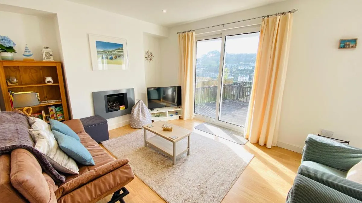 Image 2 of The Hillocks, Looe – Two Bedroom House with Fabulous Views of Looe Town and Harbour