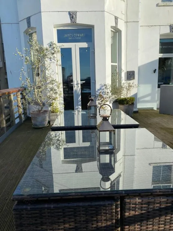 Image 2 of The White House Hotel