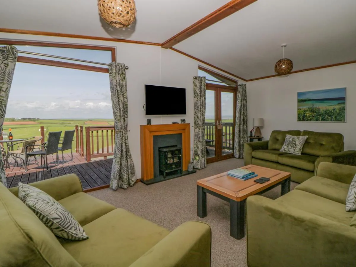 Image 4 of Three Views Lodge