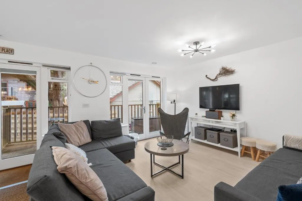 Image of Tincroft Cottage – high end, luxury living near the beach