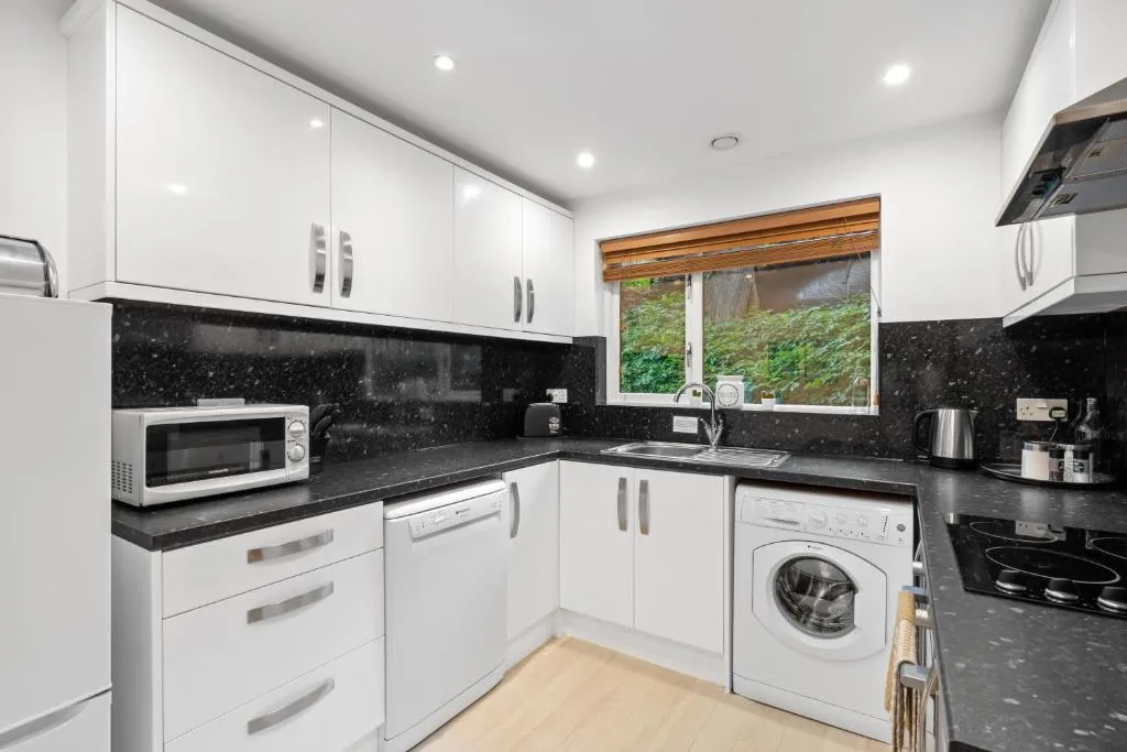 Image 3 of Tincroft Cottage – high end, luxury living near the beach