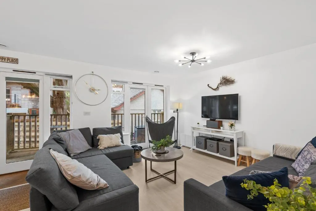 Image 5 of Tincroft Cottage – high end, luxury living near the beach
