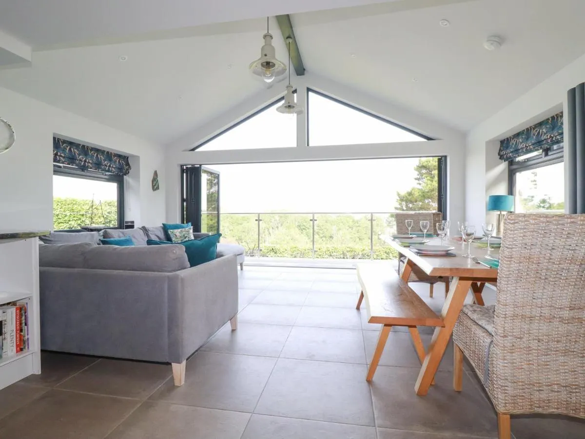 Image 3 of Trenant View