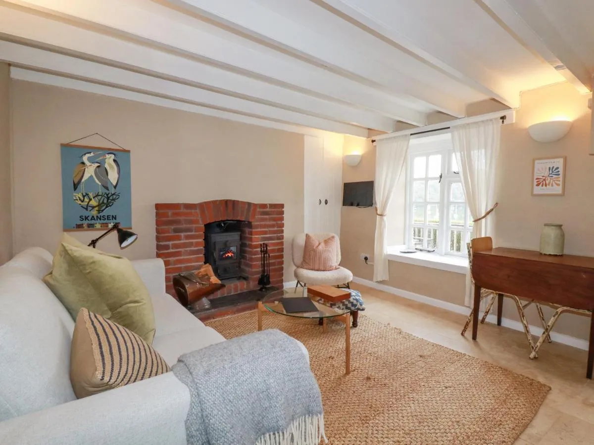 Image 4 of Waterside Cottage