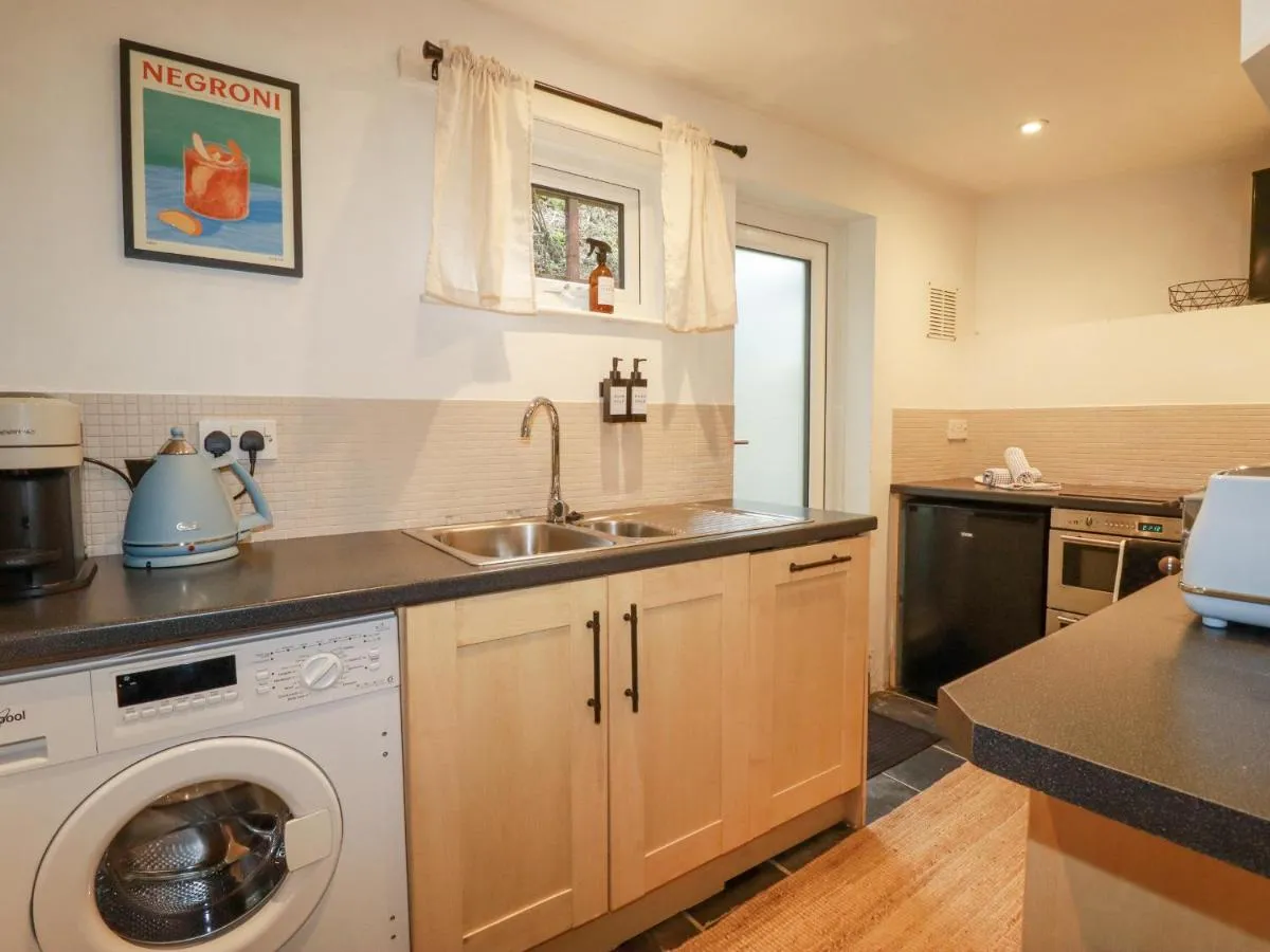 Image 3 of Waterside Cottage