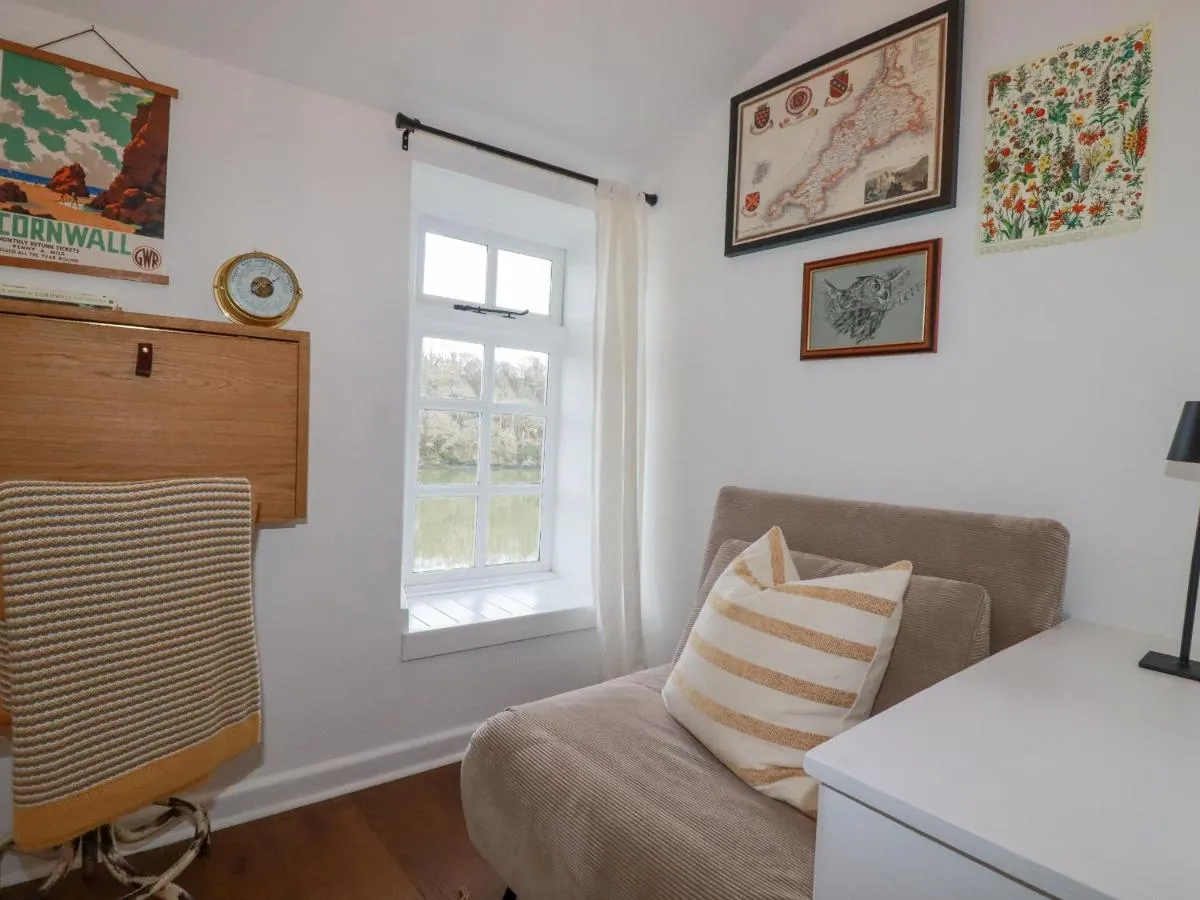 Image 6 of Waterside Cottage