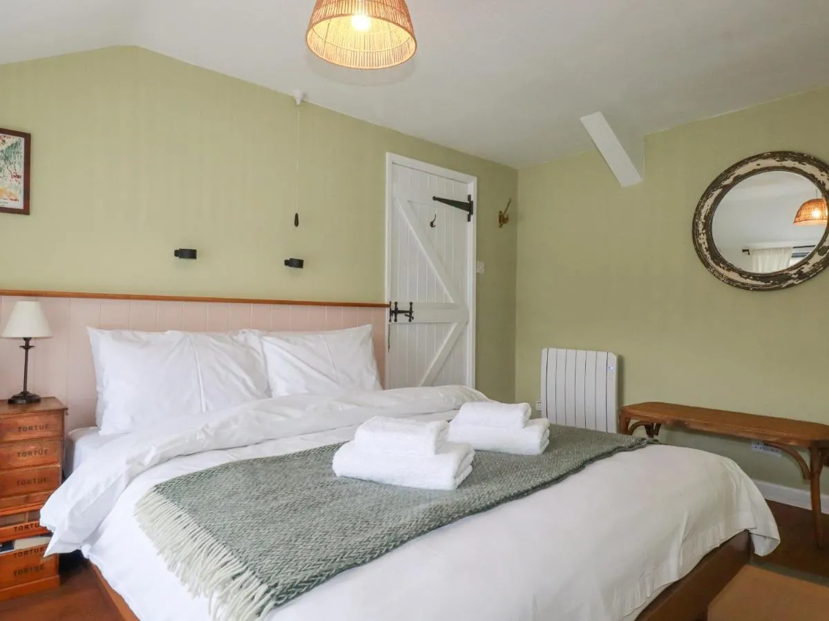 Image 1 of Waterside Cottage