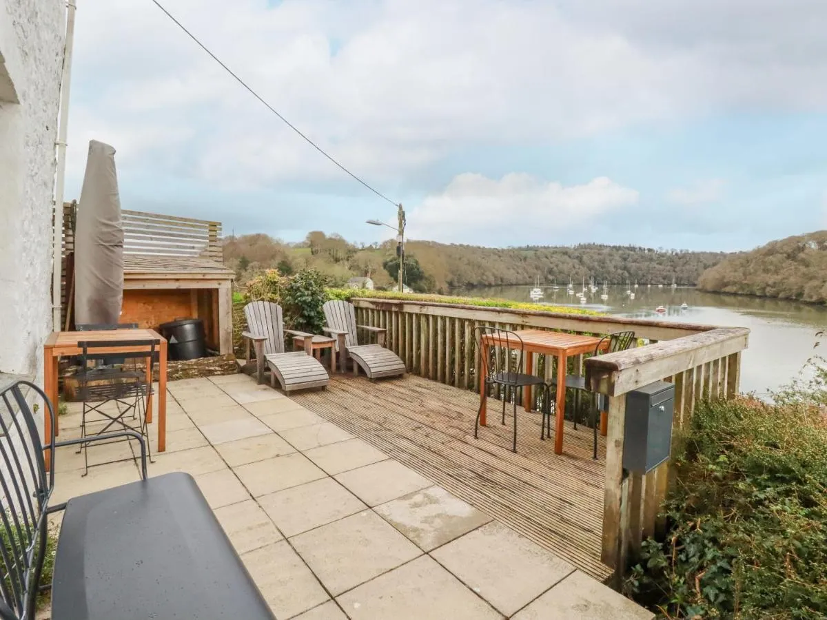 Image 5 of Waterside Cottage