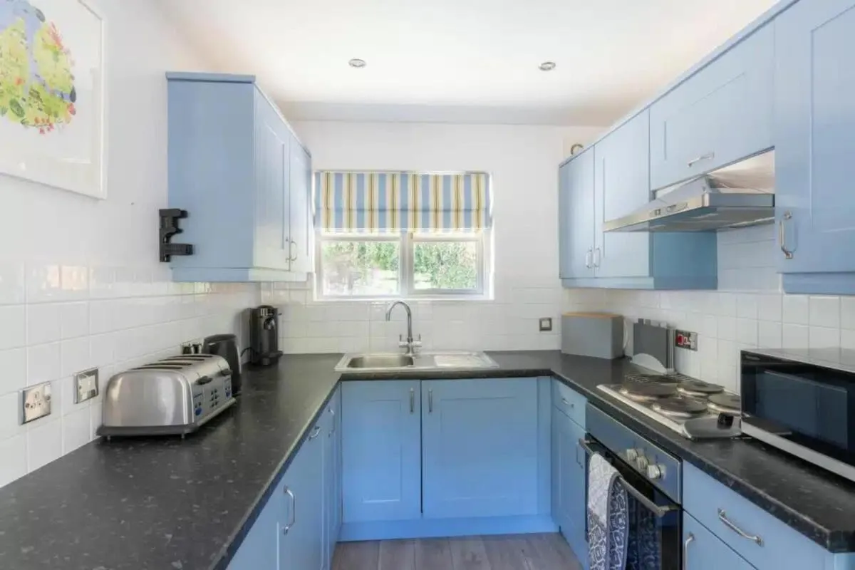Image 3 of 2 Bedrooms overlooking Little Petherick Creek