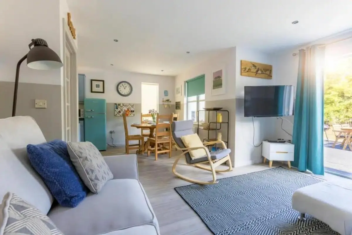 Image 4 of 2 Bedrooms overlooking Little Petherick Creek