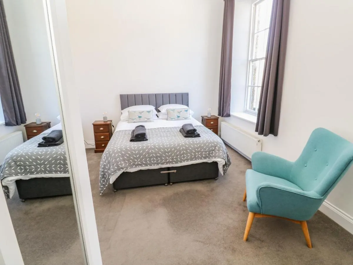 Image 6 of 2 Regent Mews