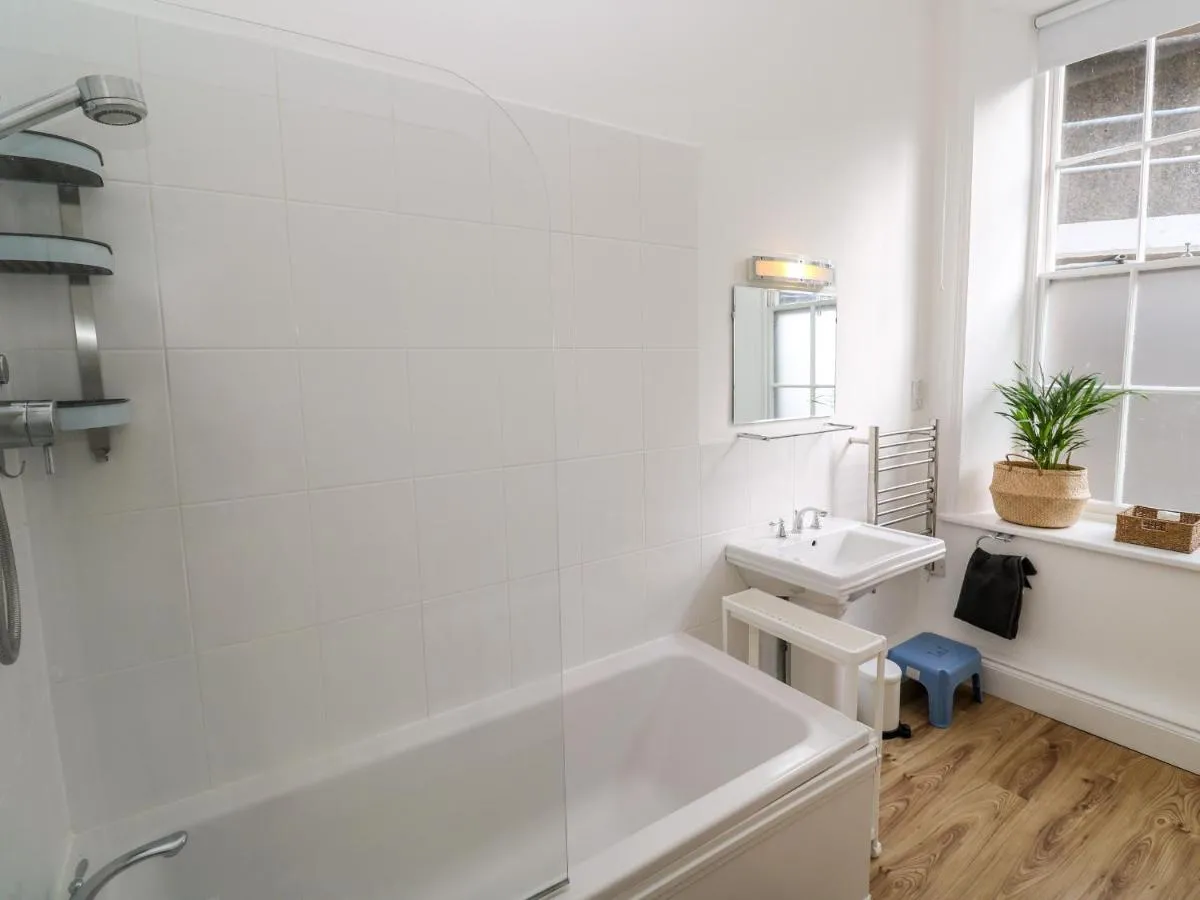 Image 2 of 2 Regent Mews
