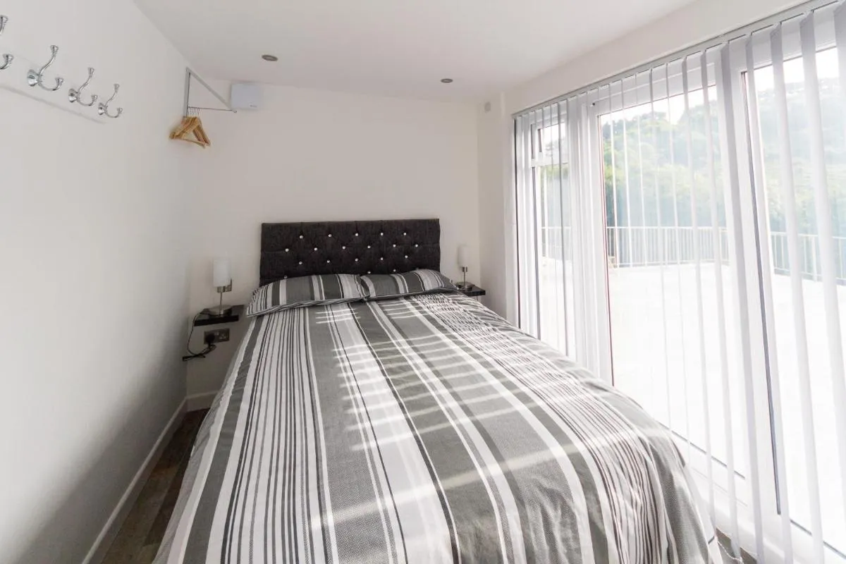 Image 6 of 2 bedroom luxury beach apartment Millendreath