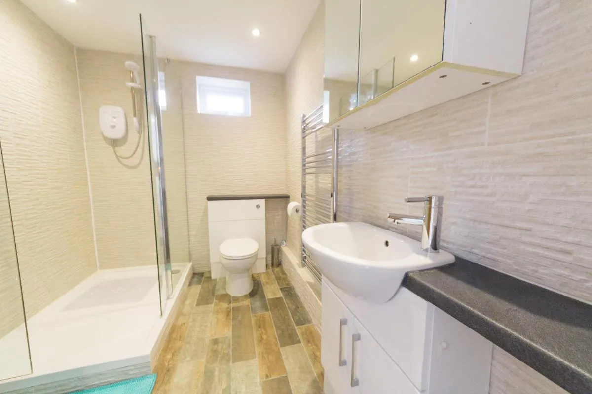 Image 2 of 2 bedroom luxury beach apartment Millendreath