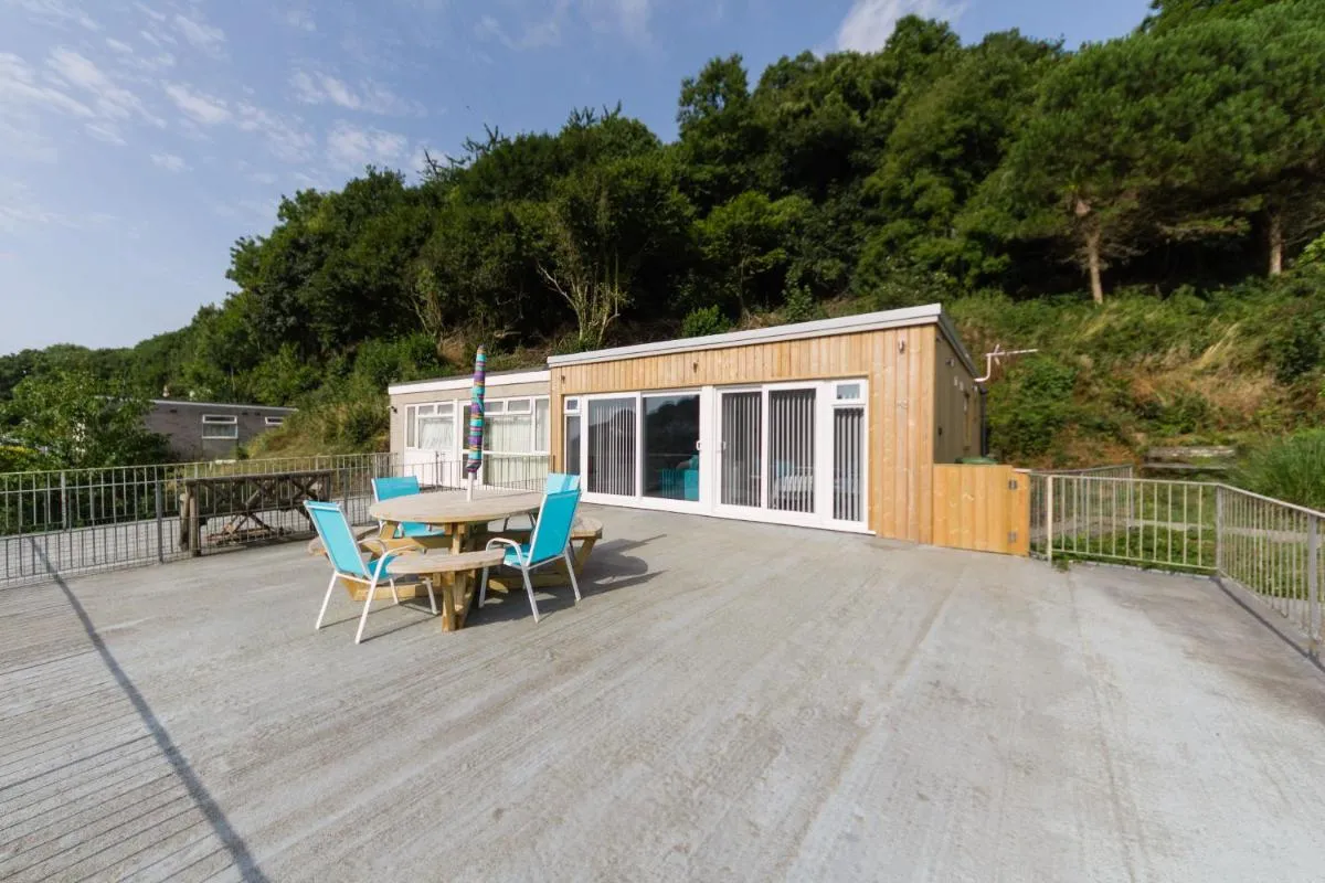 Image 5 of 2 bedroom luxury beach apartment Millendreath