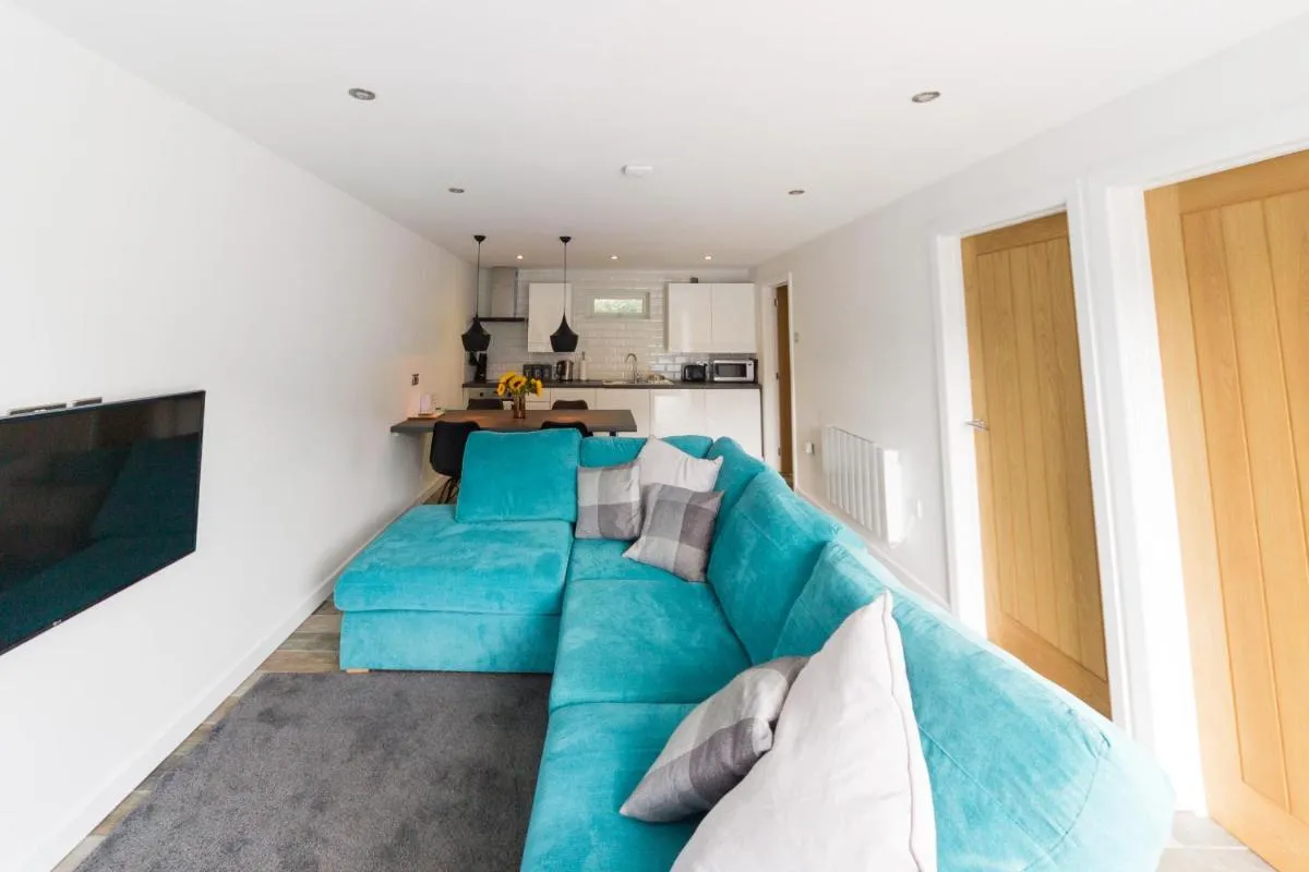 Image 4 of 2 bedroom luxury beach apartment Millendreath