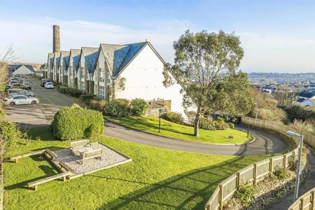 Image 5 of 5 mins from the Eden Project Baybreeze Holiday Apartment, Sea Views, Super Kingsize Beds