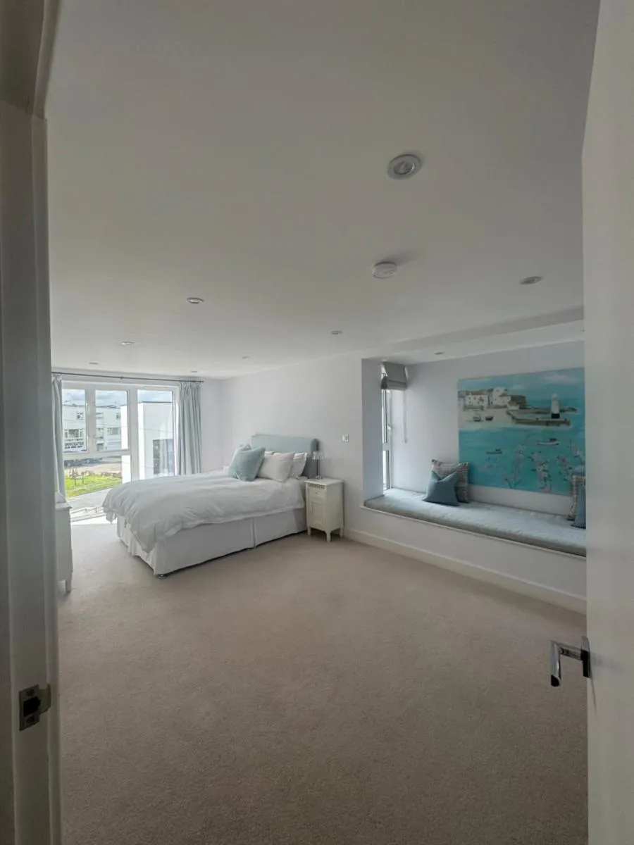 Image 1 of 6 Ocean Gate apartment