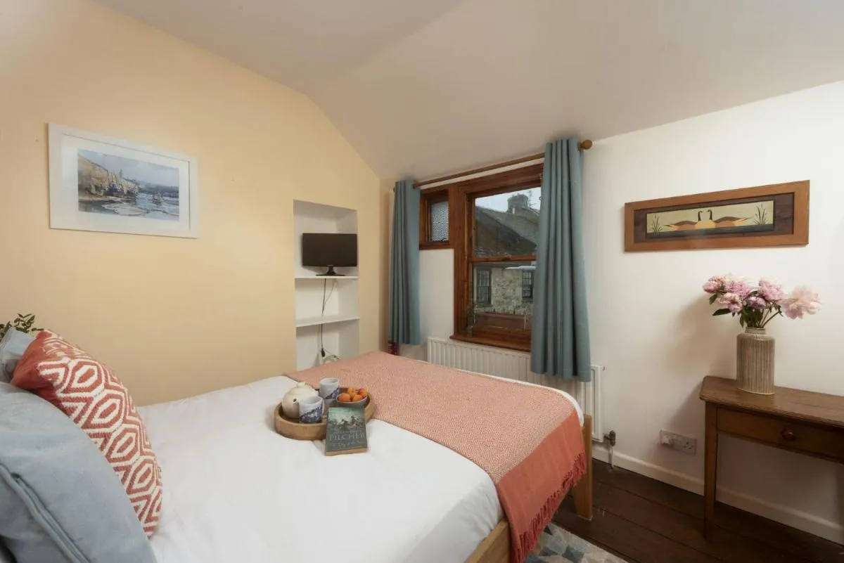 Image 1 of 7 Virgin Street, St Ives