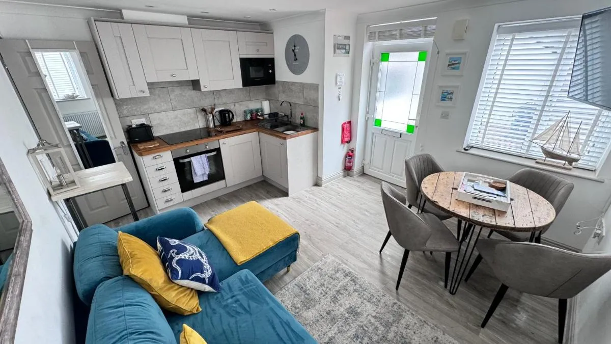 Image 4 of ABOVE PORTHMINSTER BEACH – “St James Rest” is a SUPER STYLISH PRIVATE APARTMENT – 2 mins walk Main Car Park & Station