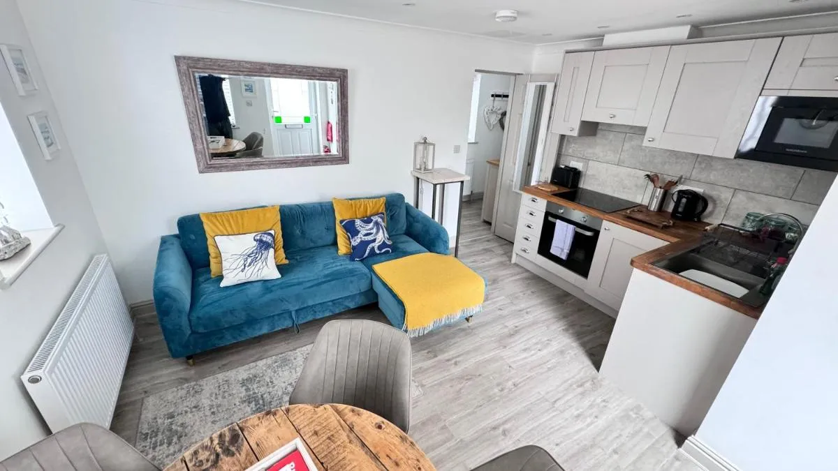 Image 3 of ABOVE PORTHMINSTER BEACH – “St James Rest” is a SUPER STYLISH PRIVATE APARTMENT – 2 mins walk Main Car Park & Station