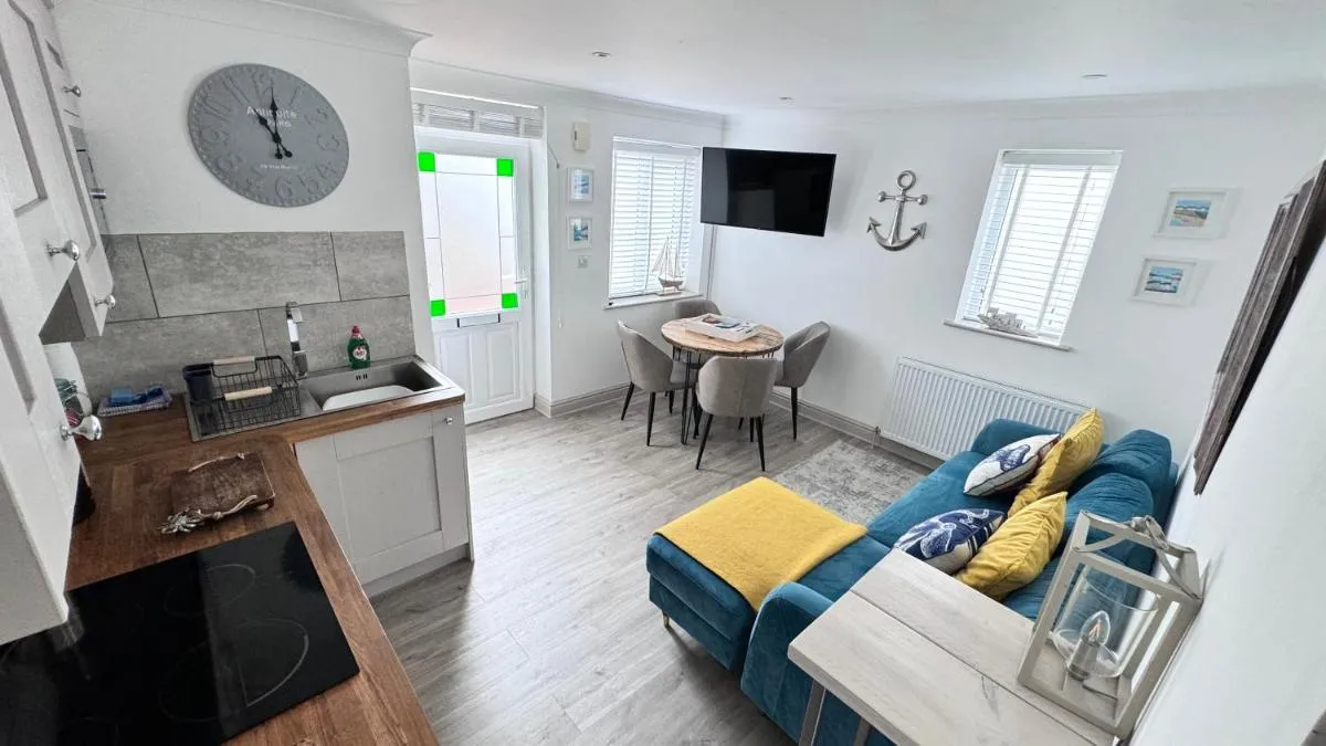 Image 2 of ABOVE PORTHMINSTER BEACH – “St James Rest” is a SUPER STYLISH PRIVATE APARTMENT – 2 mins walk Main Car Park & Station