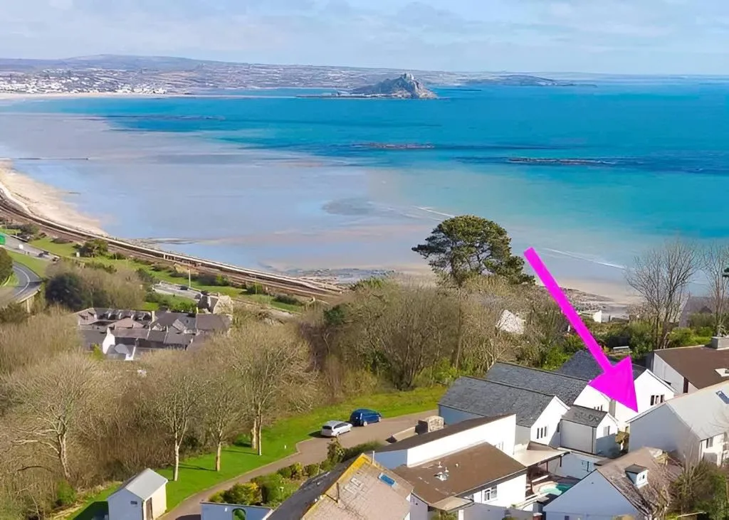 Image of Above the Bay – Enclosed garden apartment with parking