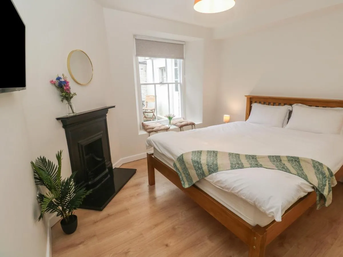 Image 1 of Apartment 1, Quayside, Falmouth