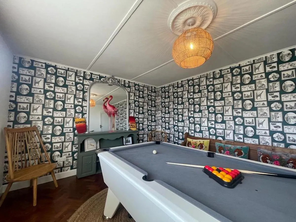 Image 2 of Baywatch Mawgan Porth Spacious Home sleeps 9, Games room, Parking & Garden